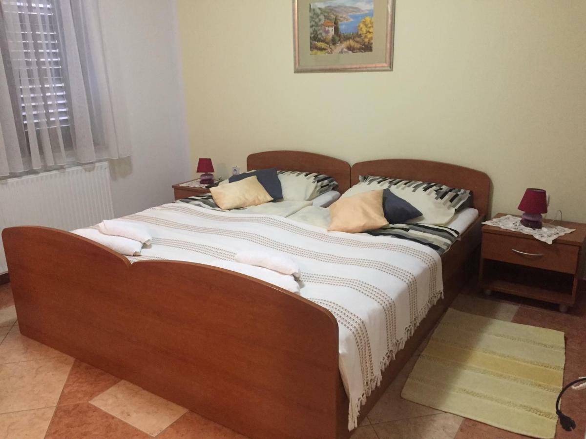 Apartment Ana *